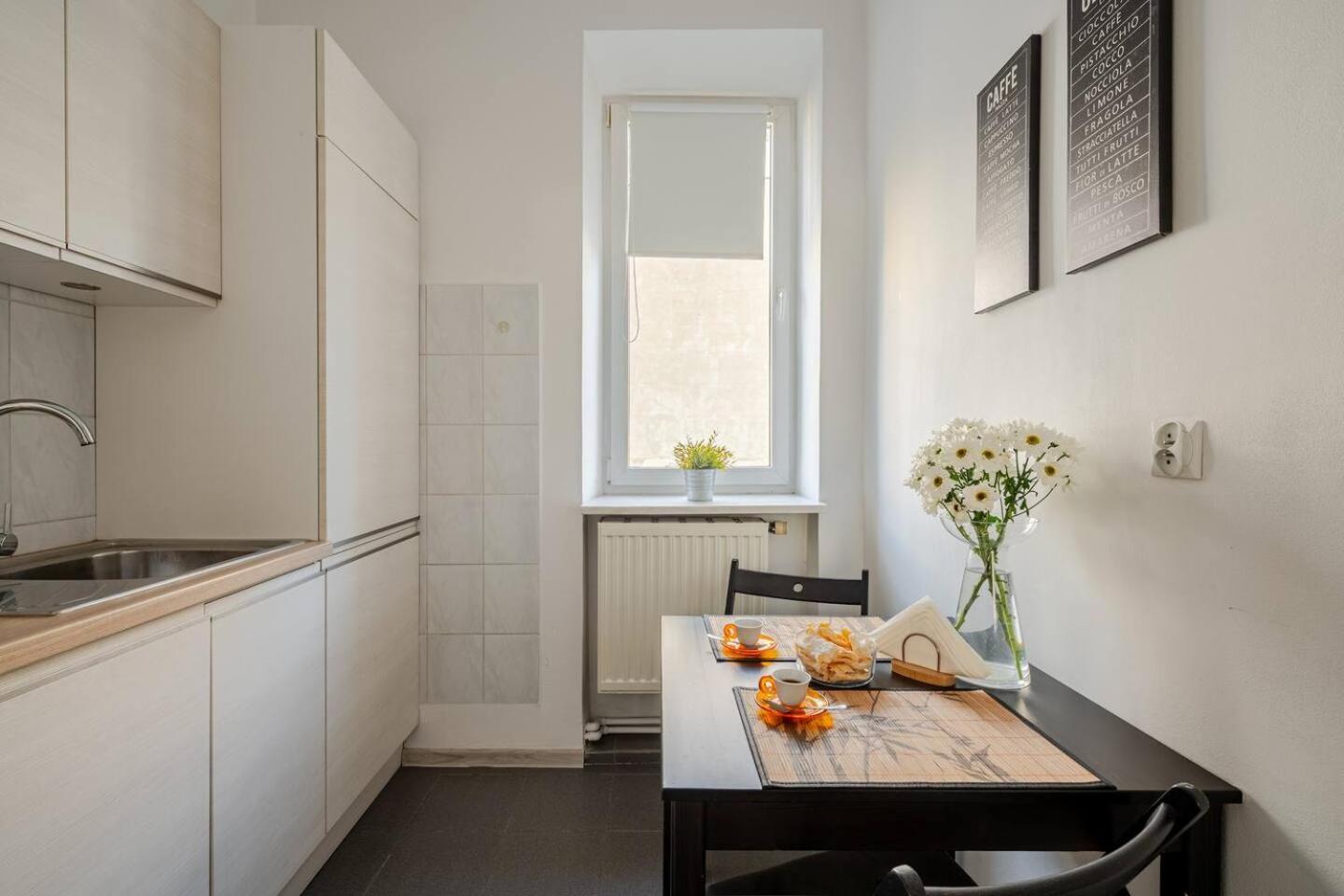 Center & Old Town Cozy Flat #smart Tv #fast Wi-fi #metro Apartament