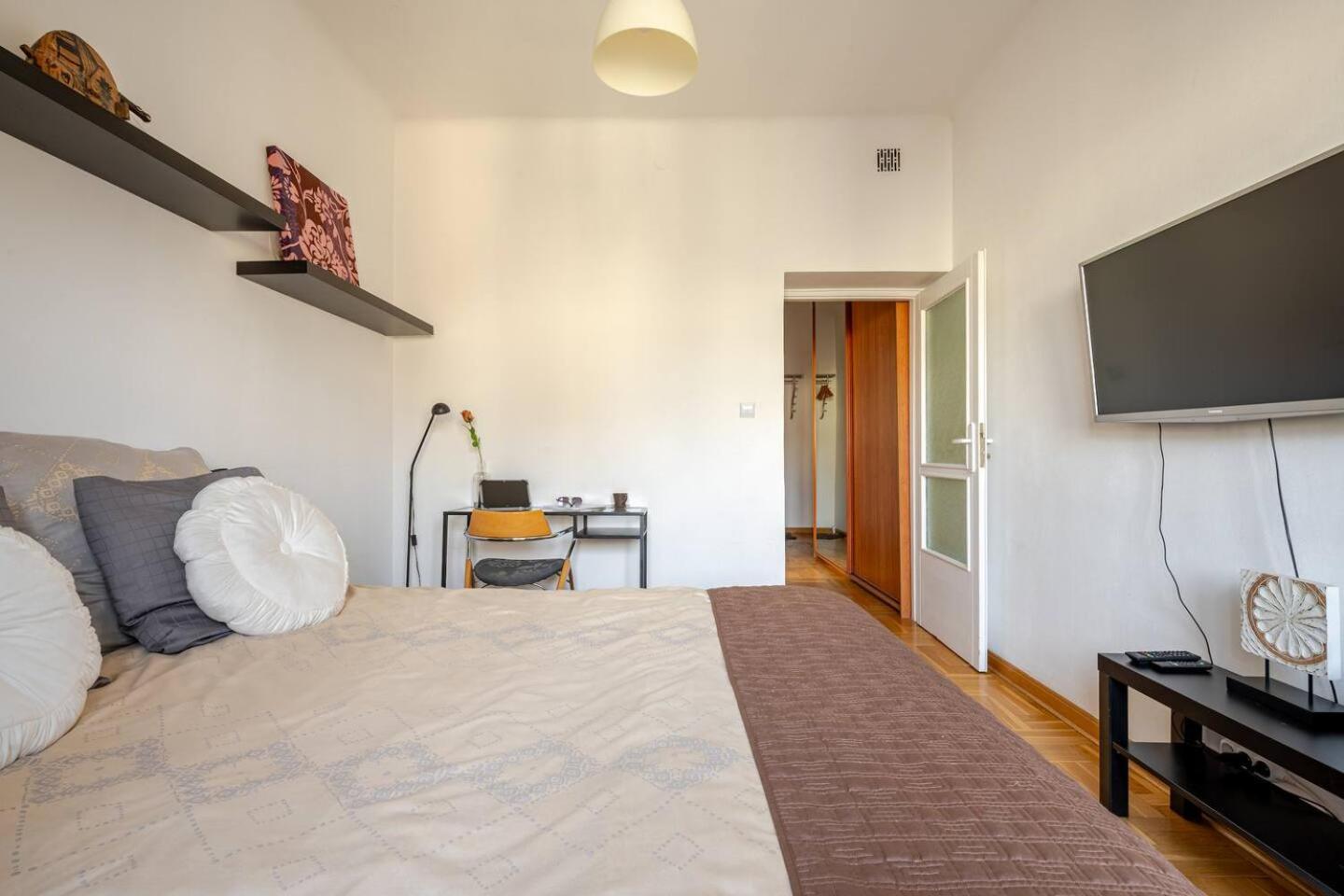 Center & Old Town Cozy Flat #smart Tv #fast Wi-fi #metro Warschau